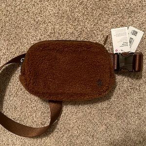 Lululemon Everywhere Belt Bag Fleece